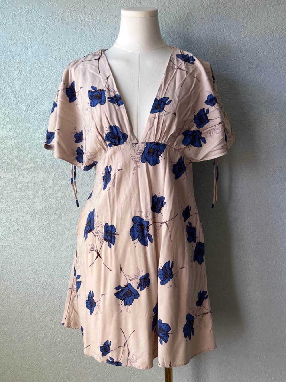 Free People Blue Floral Mini Dress Boho V Neck Flutter Sleeve Size 4